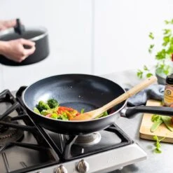 GreenPan Memphis Keramische Wokpan - Ø 28 Cm - PFAS-vrij 27 GreenPan Memphis Keramische Wokpan - Ø 28 Cm - PFAS-vrij -Keukenproducten Winkel 1200x1200 320