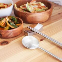 House Of Husk 1 Persoons Chopstick Lepel Set - 1 Paar Metalen Koreaanse Eetstokjes - Inclusief Eetlepel En Houder - RVS - Metaal - Eetstokjes - Koreaans - Vaatwasserbestendig - Sushi Chopsticks - Noodles - Zilver -Keukenproducten Winkel 1200x1200 35