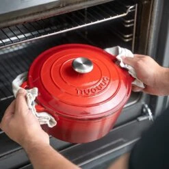 Nuovva Gietijzeren Braadpan Antiaanbaklaag Met Deksel - Sudderpan Rood - Rond - Ø24 Cm - 4.7 Liter - 100% PFAS & PFOA Vrij - Geschikt Voor Alle Warmtebronnen - Elektrisch - Gas - Halogeen - Inductie - Keramisch -Keukenproducten Winkel 1200x1200 629