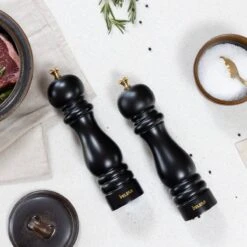 Deleca Luxe Peper En Zoutmolen Set - Met Geschenkdoos - Zout / Pepermolen - Rubberhout - Zwart & Goud -Keukenproducten Winkel 1200x1200 751