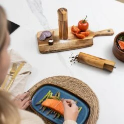 Deleca Luxe Peper En Zoutmolen Set - Zout / Pepermolen - Handmatig - Met Navul Lepel & Geschenkdoos - Acacia Hout - Rond -Keukenproducten Winkel 1200x1200 760