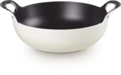 Le Creuset Gietijzeren Balti-pan In Meringue 24 Cm 2,7l -Keukenproducten Winkel 1200x747