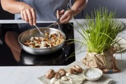 Demeyere Essential 5 RVS Koekenpan – Koekenpan Inductie - 28 Cm – PTFE-vrij 11 Demeyere Essential 5 RVS Koekenpan – Koekenpan Inductie - 28 Cm – PTFE-vrij -Keukenproducten Winkel 1200x800 81