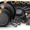 Ocina Gietijzeren Pan – Set Van 3 Stuks – ø25cm, ø19.5cm En ø16cm - Skillet - Koekenpan – Hapjespan – Koekenpan Inductie – Koekenpannenset - Gietijzeren Pan Bbq - Gietijzer - Incl. Receptenboek -Keukenproducten Winkel 1200x814 1