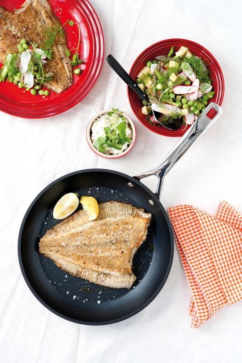 Le Creuset Koekenpan Les Forgées TNS - ø 24 Cm - Standaard Anti-aanbaklaag 4 Le Creuset Koekenpan Les Forgées TNS - ø 24 Cm - Standaard Anti-aanbaklaag - Afbeelding 2