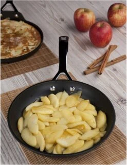 Le Creuset Koekenpan Les Forgées TNS - ø 28 Cm - Standaard Anti-aanbaklaag -Keukenproducten Winkel 923x1200