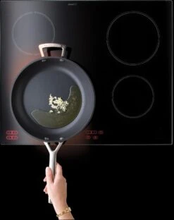 Le Creuset Koekenpan Les Forgées TNS - ø 28 Cm - Standaard Anti-aanbaklaag -Keukenproducten Winkel 951x1200